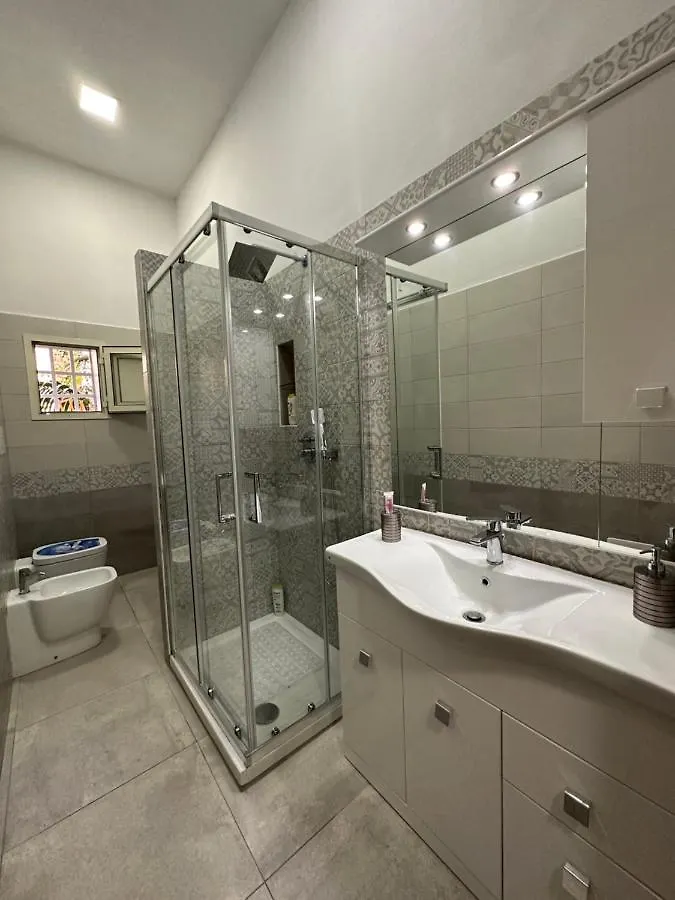 B&B Infinity Naples 0*,