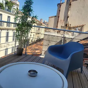 Avec Son Toit Terrasse, En Plein Coeur De Appartement Marseille