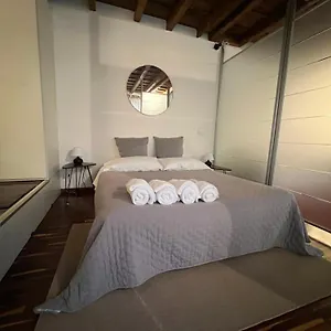 https://appartamento-antica-corte-navigli-darsena.italymilanhotels.net
